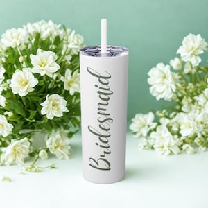 Brautjungfer Becher Salbei grün, Hunter Green Becher, Hochzeit Geschenk, personalisierte Brautjungfer Becher, Geschenk für sie, hochwertige Becher
