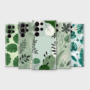 Könnte beinhalten: Fünf Handyhüllen mit botanischen Designs. Die Hüllen zeigen verschiedene grüne und weiße Blatt- und Pflanzenmuster. Die Designs umfassen große Monstera-Blätter, zarte Farne und abstrakte Blumenarrangements. Die Hüllen werden vor einem hellgrauen Hintergrund präsentiert.
