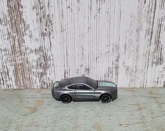 Hot Wheels 2015 Ford Mustang GT Car Diecast 1:64