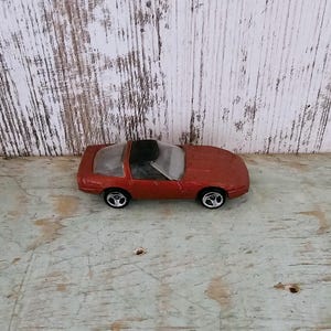 Vintage Hot Wheels 80&#39;s Corvette 1982 Metallic Red w/ Black Roof Diecast 1:64