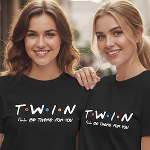 Può includere: Un cartello in legno rustico con la scritta "Welcome to our home" in lettere bianche. Il cartello presenta una finitura invecchiata e un design semplice e invitante.