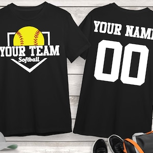 Personalisierte Softball Shirt, benutzerdefinierte Softball Shirt, Spieltag Shirt, Softball Mama Shirt, Softball Team Name Shirt, Softball-Liebhaber-Shirt