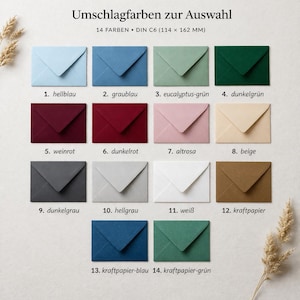 Pu&ograve; includere: Una selezione di 14 buste colorate in varie tonalit&agrave;, tra cui azzurro, rosso scuro e beige. Il testo "Umschlagfarben zur Auswahl" &egrave; in alto, con le dimensioni delle buste in millimetri. Ogni busta &egrave; etichettata con un numero e un nome di colore.