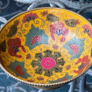 Vintage India Meenakari Enamel Brass Footed Pedestal Bowl – 6.5” Yellow Floral Decor