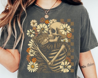 Comfort Colors® Skeleton Hugging Cat Floral Halloween Shirt Cute Spooky Unisex Shirt – Unique Gift Idea for Cat Lovers