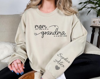 Custom Mom Grandma Est Year Sweatshirt and Hoodie, Custom Mama Sweater, Personalized Pregnancy Announcement,Mother Day Gift,Gift For Grandma