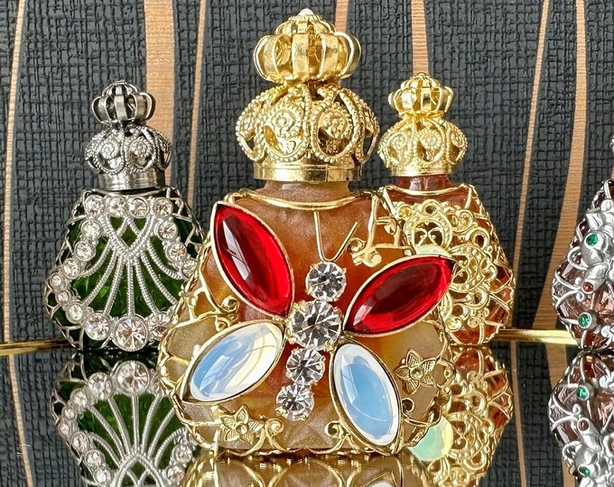 Exquisite Crystal Butterfly Perfume Bottle: Elegant Glass Vessel for Oil Fragrance