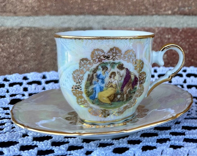 Pearlescent Porcelain Coffee Cups with Gold Rim - Czecho - Set of 2