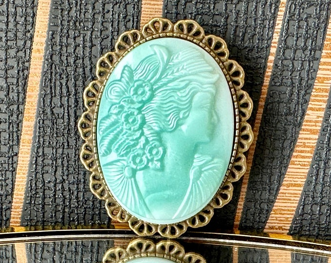 Vintage Inspired Uranium Glass Brooch - Exquisite and Timeless