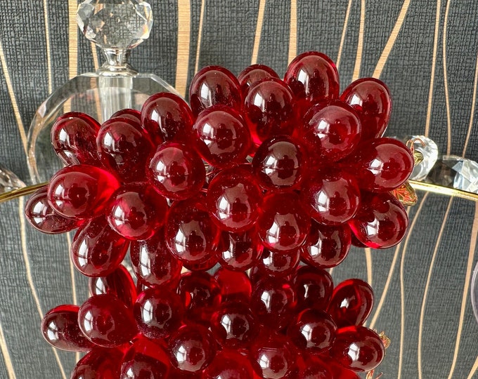 Red Glass Grape Cluster: Dining Table Centerpiece