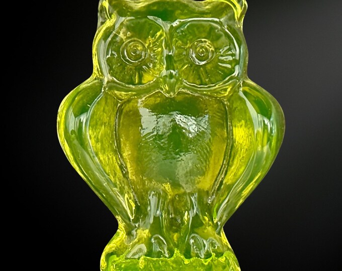 Uranium Glass Owl Paperweight - Unique Desk Decor - 64x26x83mm