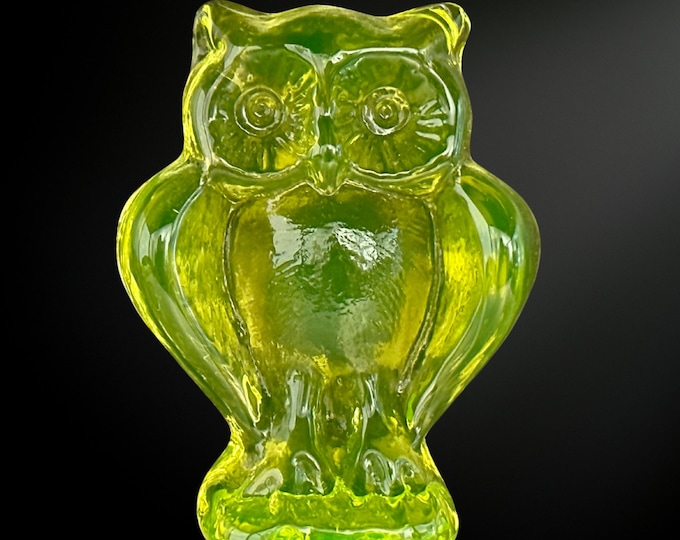 Uranium Glass Owl Paperweight - Unique Desk Decor - 64x26x83mm