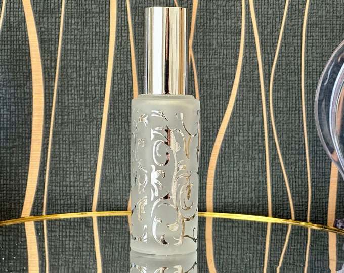 Refillable Perfume Bottle with Atomizer: Sleek and Compact for Easy On-the-Go Scent Touch-ups, 30 ml.