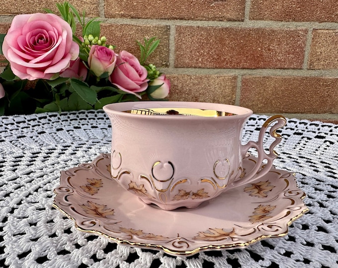 Autumn Elegance: Exquisite Cup featuring Autumn Leaves and 24-Karat Gold Accents