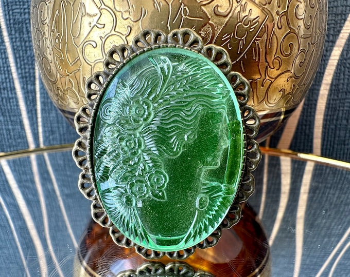 Vintage Style Inspired Uranium Glass Brooch - Exquisite and Timeless