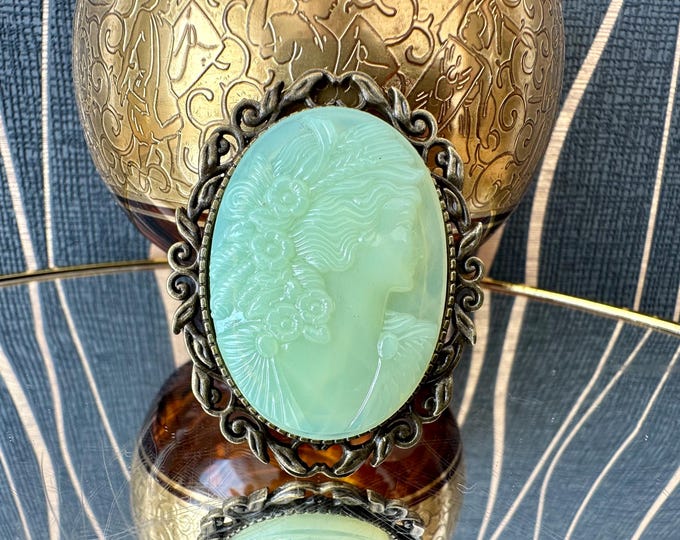 Vintage Style Inspired Uranium Glass Brooch - Exquisite and Timeless