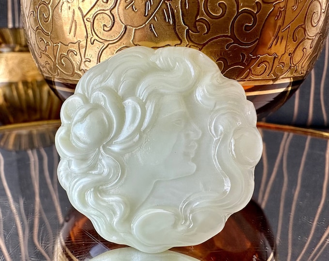 Radiant Uranium Glass Button - 3.9 cm Diameter for Unique Fashion Embellishment