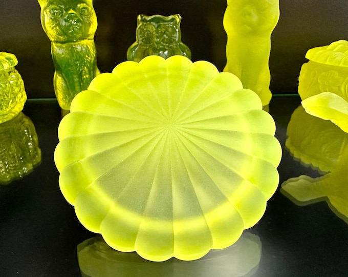 Featured listing image: Decorative Uranium Glass Trinket Box – Radiant Elegance