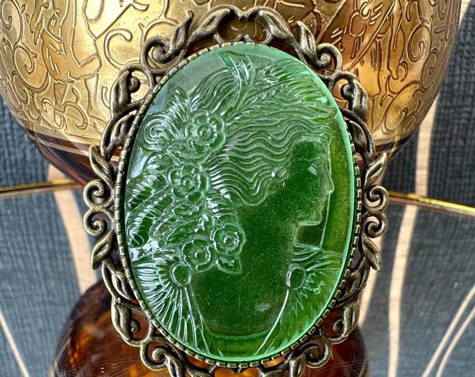 Vintage Style Inspired Uranium Glass Brooch - Exquisite and Timeless