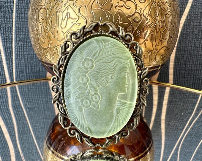 Vintage Style Inspired Uranium Glass Brooch - Exquisite and Timeless