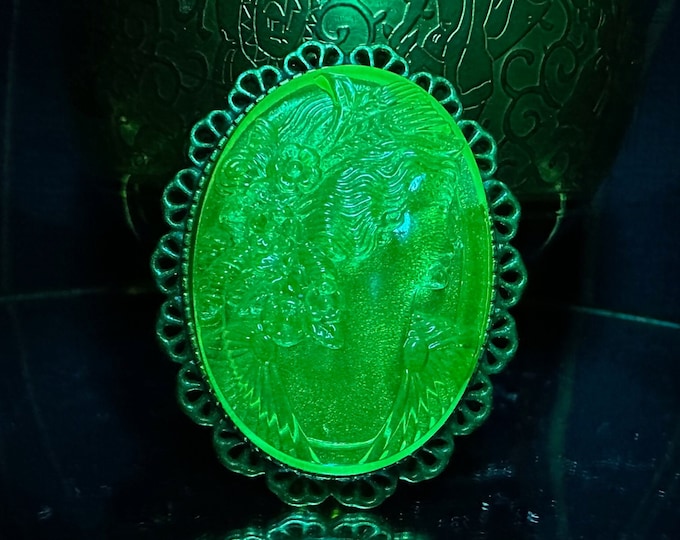 Vintage Style Inspired Uranium Glass Brooch - Exquisite and Timeless