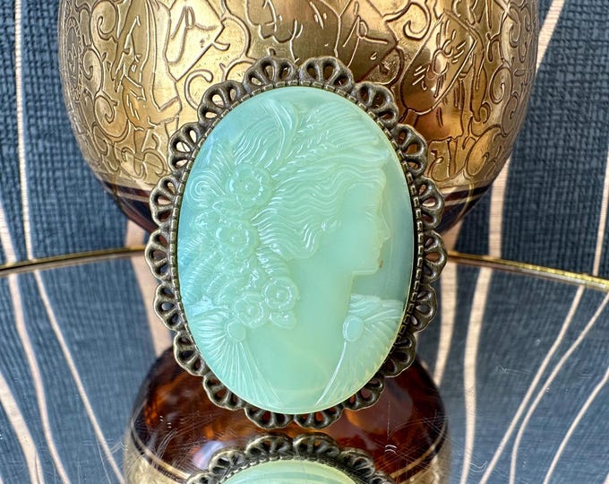 Vintage Style Inspired Uranium Glass Brooch - Exquisite and Timeless