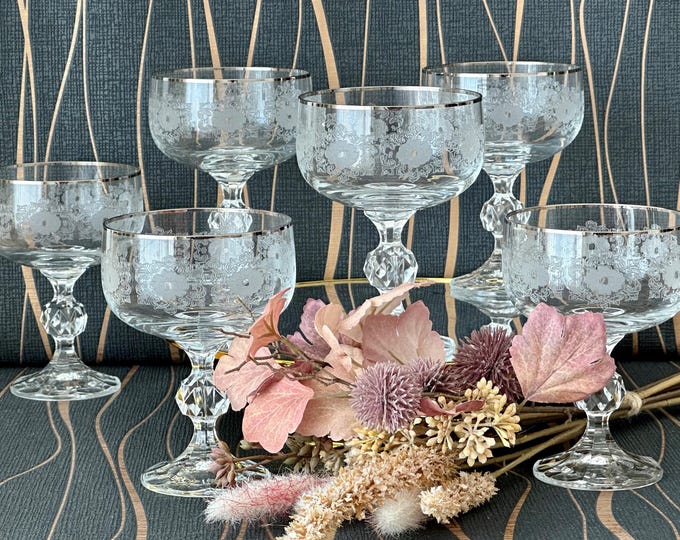 Luxurious Set of 6 Crystal Glasses with 24-Carat Golden Oroplastic Detailing