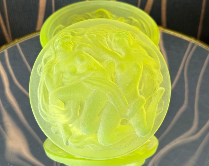 Exquisite Uranium Frosted Glass Box