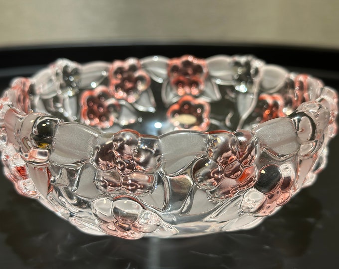 Elegant Vintage Bowl: Bohemian Glass