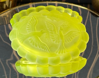 Uranium glass jar with doves on the lid - Exquisite Handcrafted Jar with Bird Motif