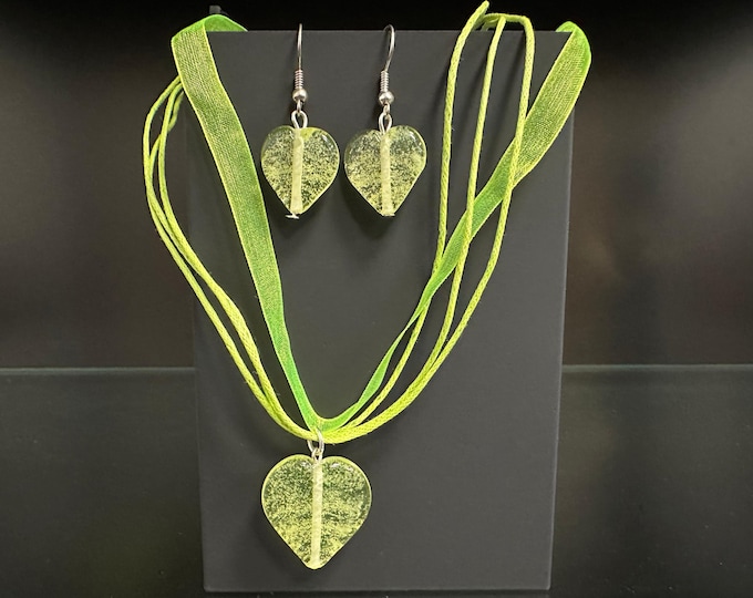 Featured listing image: Uranium Glass Heart Jewelry Set