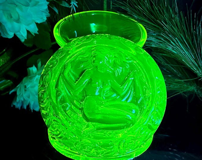 Exquisite Uranium Glass Box from the Ingrid Collection - Limited Edition Collectible by Hoffmann & Schlevogt