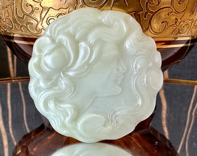 Radiant Uranium Glass Button - 3.9 cm Diameter for Unique Fashion Embellishment