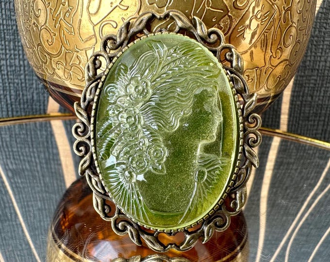 Vintage Style Inspired Uranium Glass Brooch - Exquisite and Timeless