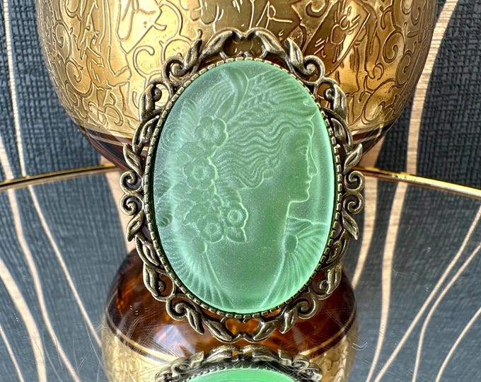 Vintage Style Inspired Uranium Glass Brooch - Exquisite and Timeless