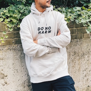 Do No Harm パーカー - ベージュクリーム色 - オーガニックコットン、倫理的に製造