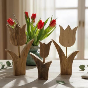 Tulpe aus Eichenholz, Frühlingsdeko, Holzblume, Fensterdeko, Tischdeko, Geschenk für die Liebsten, Altholz, Unikat, Handgemacht