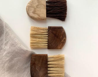 Petite brosse faite main en loupe de noyer ou de frêne - Soies de tampico ou de crin de cheval