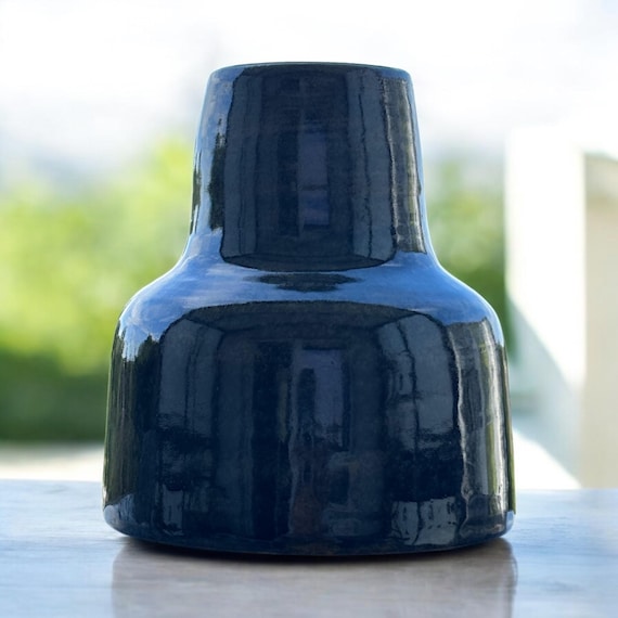 Ceramic vase blue and black – hand-thrown & sculptural | 14 cm vase with glossy glaze | modern, unique piece made of stoneware / V-SB-007