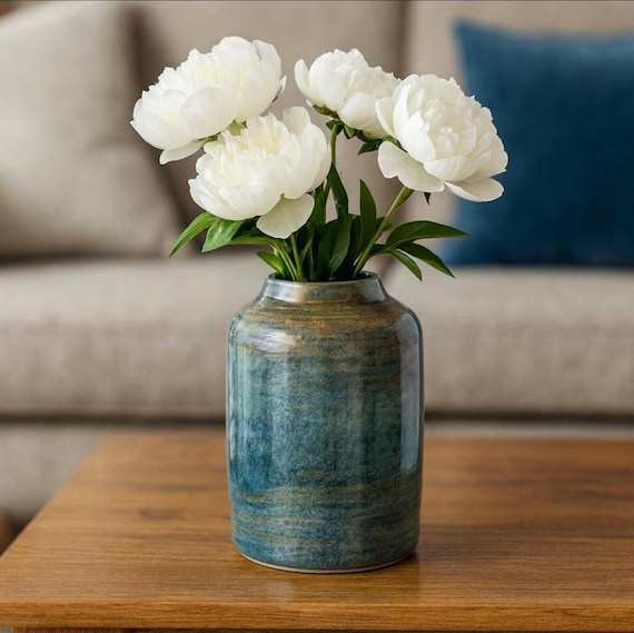 Dark blue ceramic vase – hand-thrown & waterproof | Glaze with light effect | 14.5 cm unique piece made of stoneware / V-SB-006