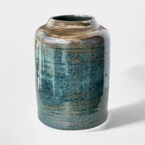 Dark blue ceramic vase – hand-thrown & waterproof | Glaze with light effect | 14.5 cm unique piece made of stoneware / V-SB-006