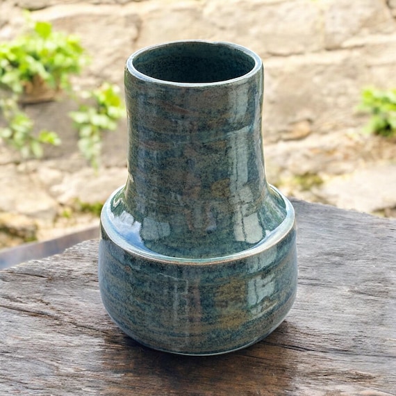Stoneware vase blue-green – hand-thrown & waterproof | shimmering glaze with depth / V-SB-002