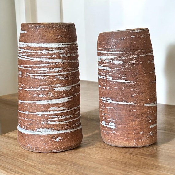Rustic ceramic vase set – stoneware in natural clay with white grooved structure | Boho & Wabi Sabi unique pieces