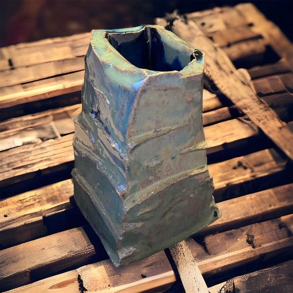 Die Magie von Kurinuki: Einzigartige Vasen aus der „Mountains“ Kollektion von Keramikpassion