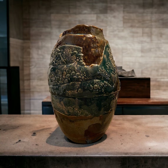 Einzigartige Eleganz: Die 30 cm hohe Vase von Keramikpassion