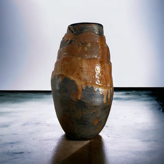 Rustikale Schönheit: Die einzigartige 33 cm hohe Vase von Keramikpassion