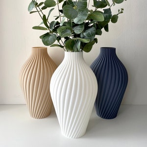 White Dried Flower Vase, Modern and Stylish 3D Printed Vase, Fall Decor, Perfect for Dried Flowers, Ribbed White Vase