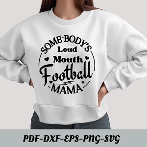 Football Mama Png, Fichier De Coupe Svg Football Mama, Football Mama Png, Football Maman, Svg Football, Football Png, Sports Png, Football Maman Png, Svg Rétro