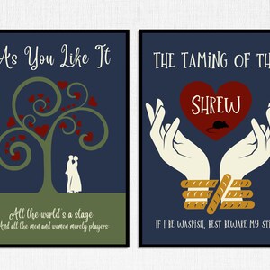 Peut inclure: Deux affiches bleues et vertes avec des illustrations et du texte. La premi&egrave;re affiche repr&eacute;sente un arbre vert avec des c&oelig;urs rouges et un couple debout en dessous. Le texte dit "As You Like It" et "All the world's a stage. And all the men and women merely players." La deuxi&egrave;me affiche repr&eacute;sente deux mains tenant un c&oelig;ur rouge avec une souris &agrave; l'int&eacute;rieur. Le texte dit "The Taming of the Shrew" et "If I be waspish, best beware my sting."