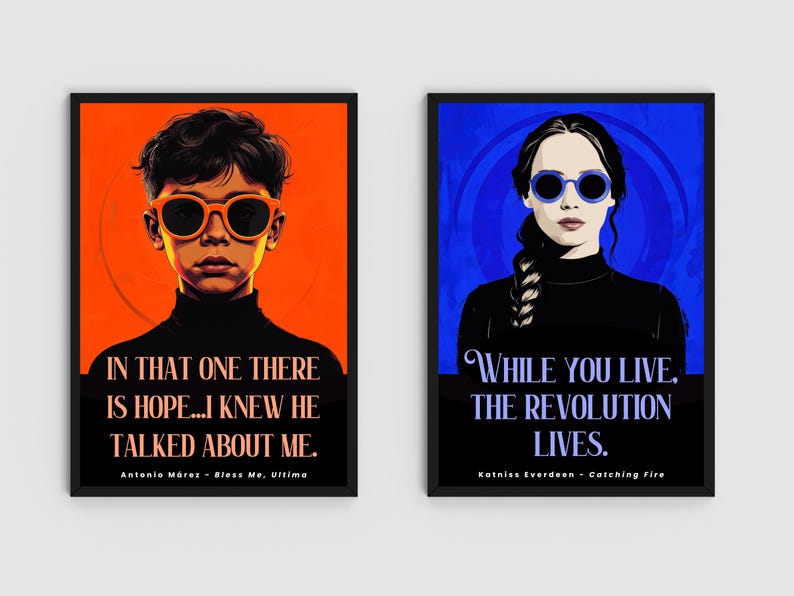 Puede incluir: Dos impresiones art&iacute;sticas enmarcadas. La primera presenta a un ni&ntilde;o con gafas de sol naranjas con la cita "IN THAT ONE THERE IS HOPE...I KNEW HE TALKED ABOUT ME." La segunda muestra a una mujer con gafas de sol azules con la cita "WHILE YOU LIVE, THE REVOLUTION LIVES."